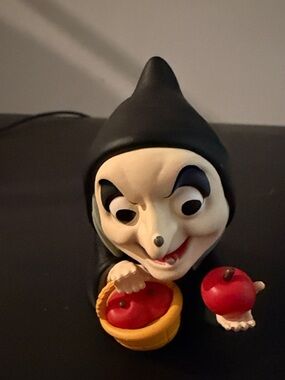 Disney Snow White Evil Queen Old Witch Figure Holding Apples